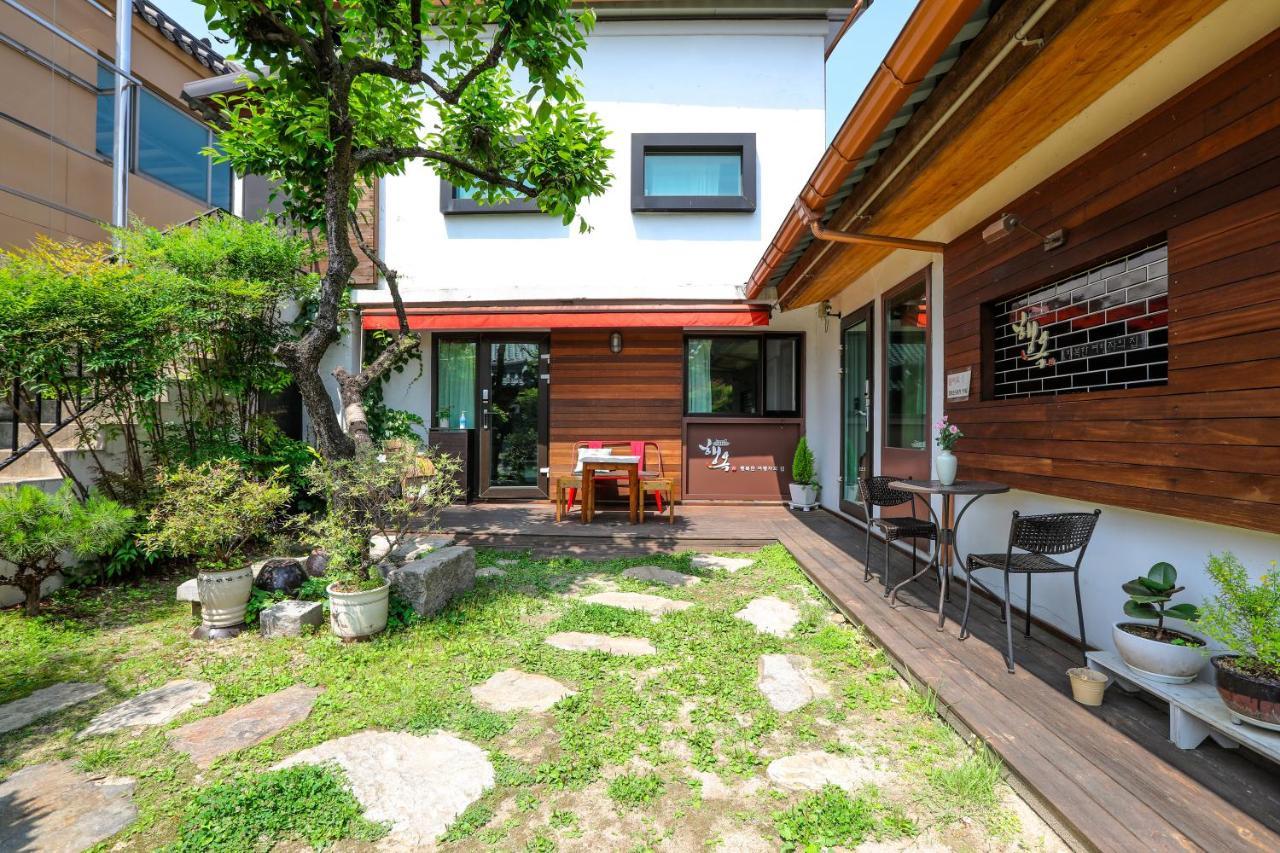 Haengok Guesthouse Jeonju Bagian luar foto