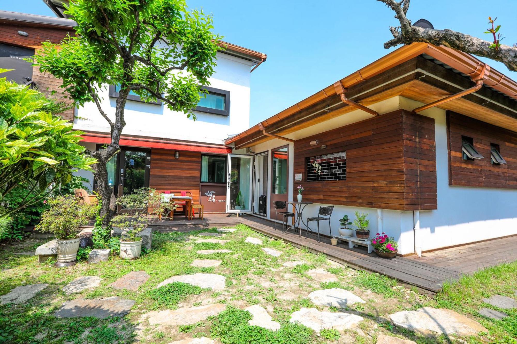 Haengok Guesthouse Jeonju Bagian luar foto
