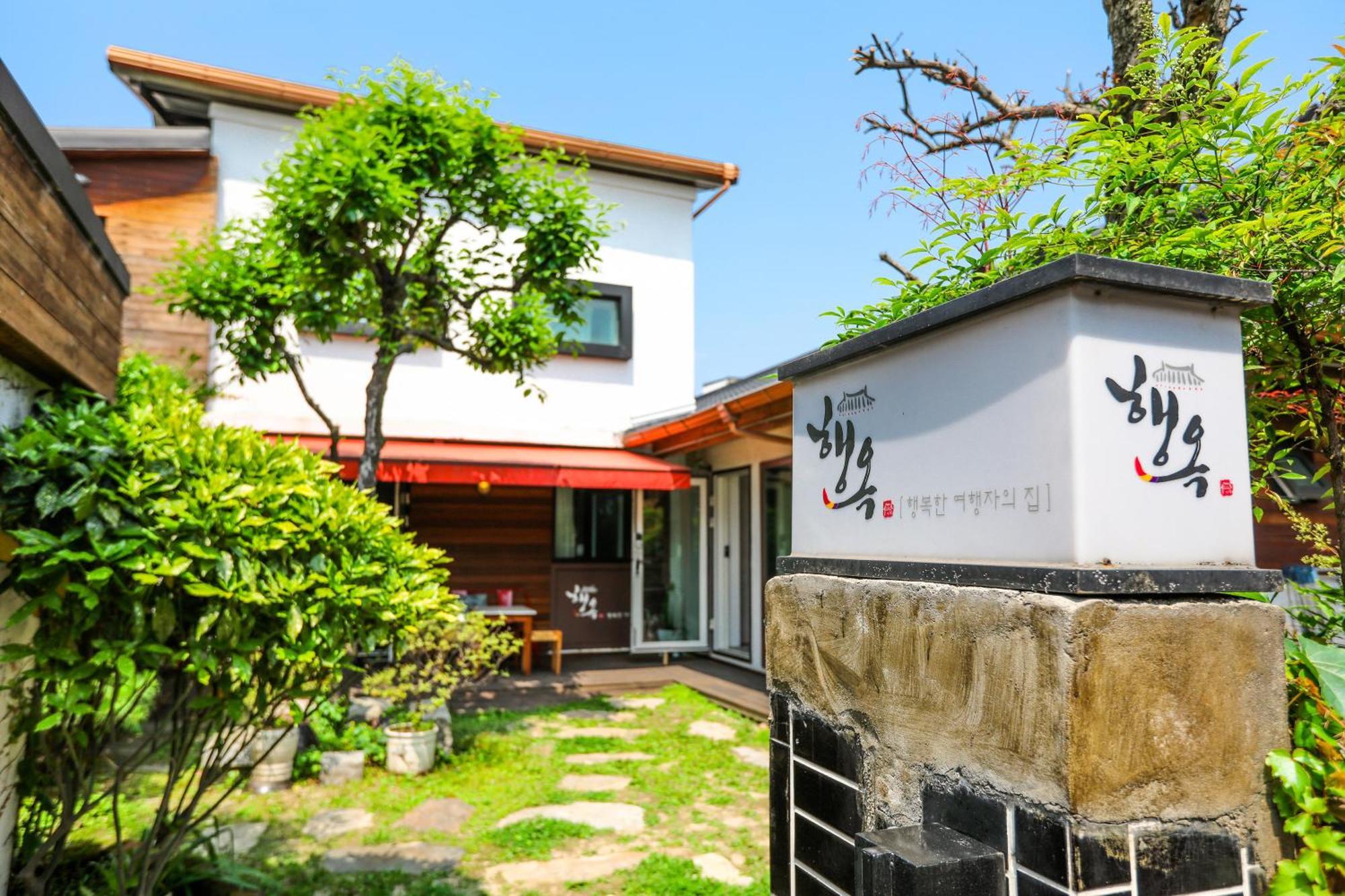 Haengok Guesthouse Jeonju Bagian luar foto